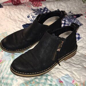 Ugg black zip booties size 6 like new